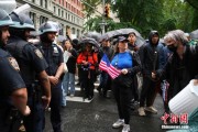事业占卜美国多地举行“没有国王”抗议活动